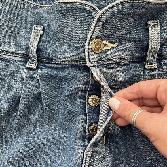 Hollister Ultra High-Rise Mom Short 3" Vintage Stretch Denim Shorts - Size 0/24 - Picture 3 of 6
